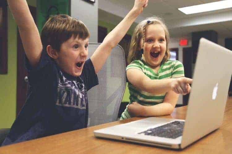 kids playing on laptop without mental blocks