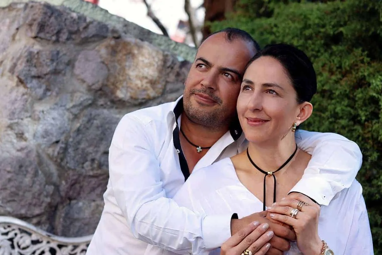 Secrets of Happy Couples: 8 Things That Happy Couples Do 5 Secrets of Happy Couples