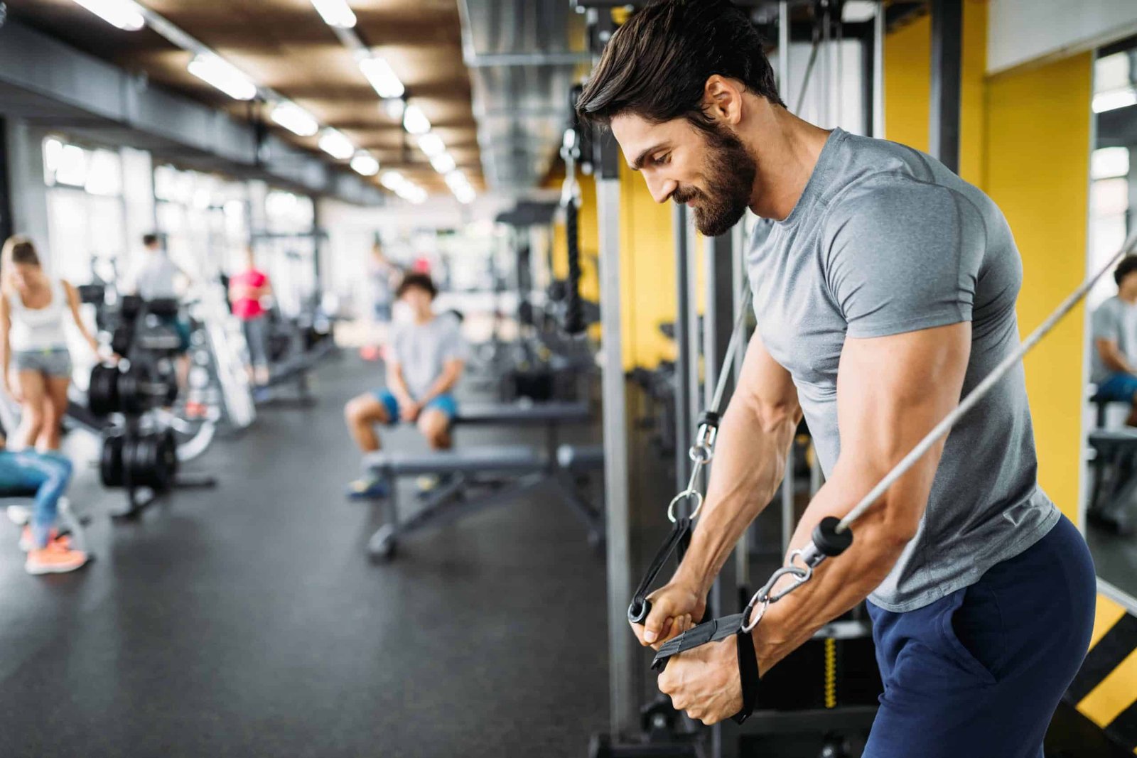 dating-advice-muscular-bodybuilder-guy-doing-exercises-in-gym
