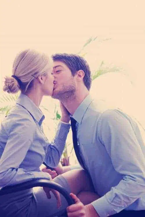 office romance
