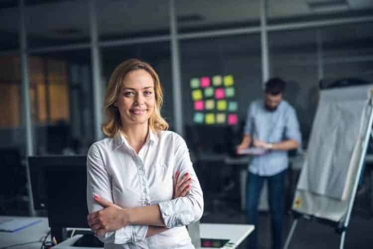 How to Approach a Man With Confidence 2 young confident woman 2KL6KAA approach a man with confidence