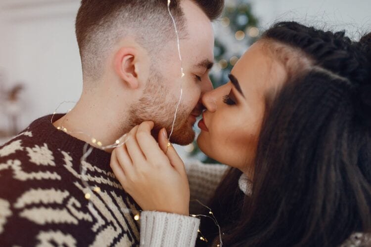Women: 7 Things They Don't Tell Men 2 christmas couple W9FKA23 women